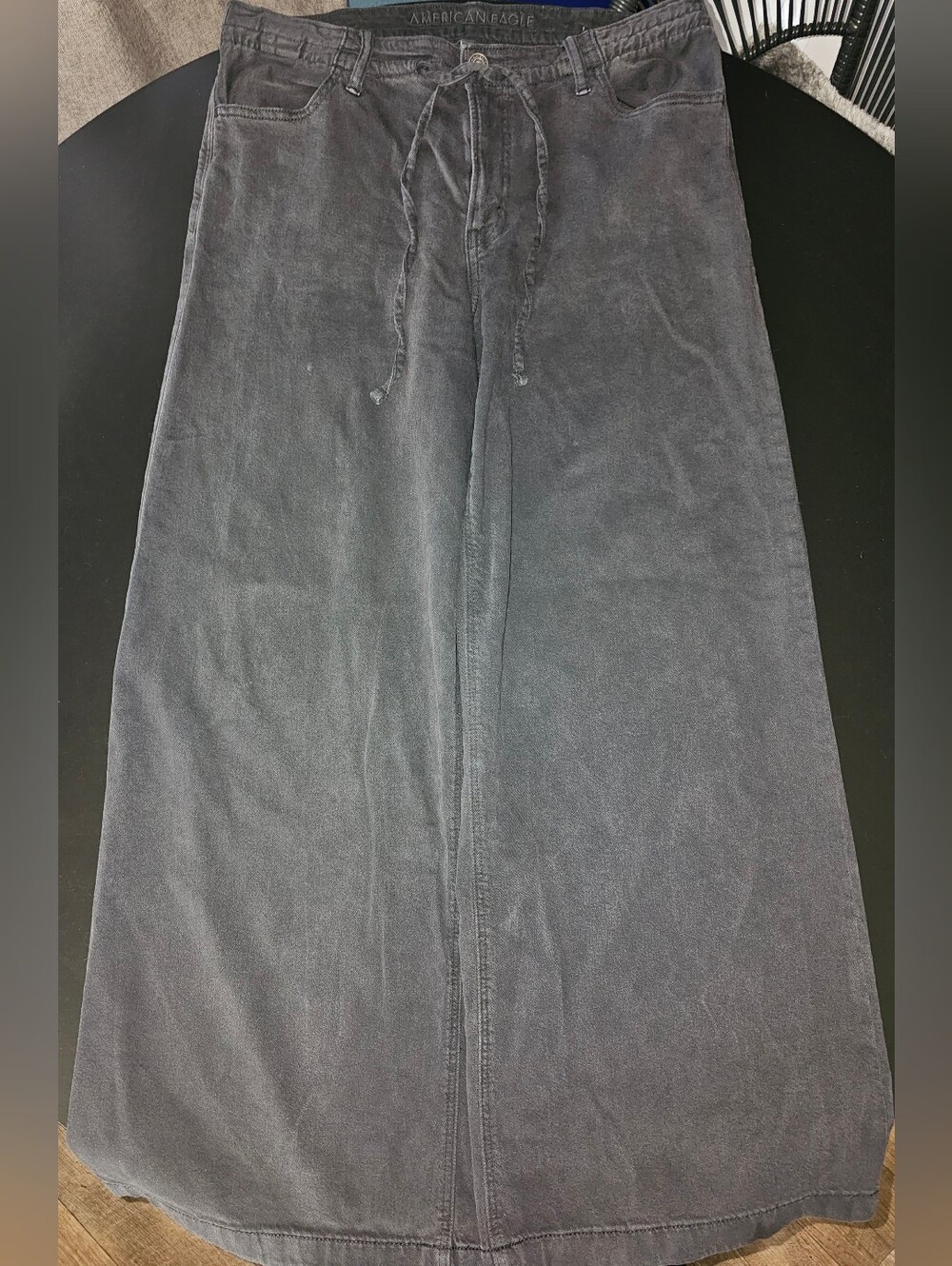 American Eagle Dreamy Drape Stretch Low-Rise Ultra Wide-Leg Pant - Picture 3 of 9